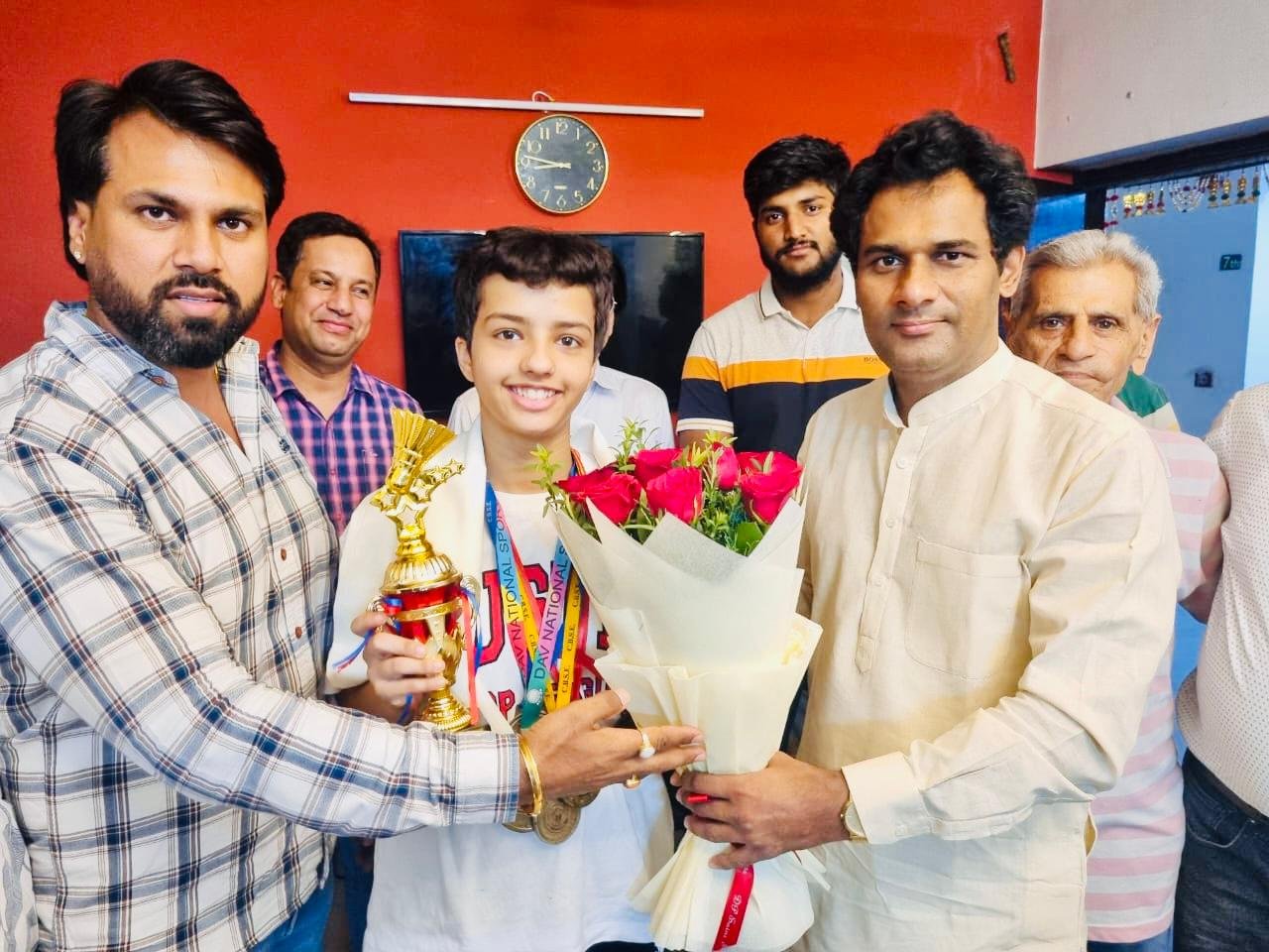 जिला बैडमिंटन प्रतियोगिता की महिला वर्ग विजेता नव्या को किया सम्मानित
