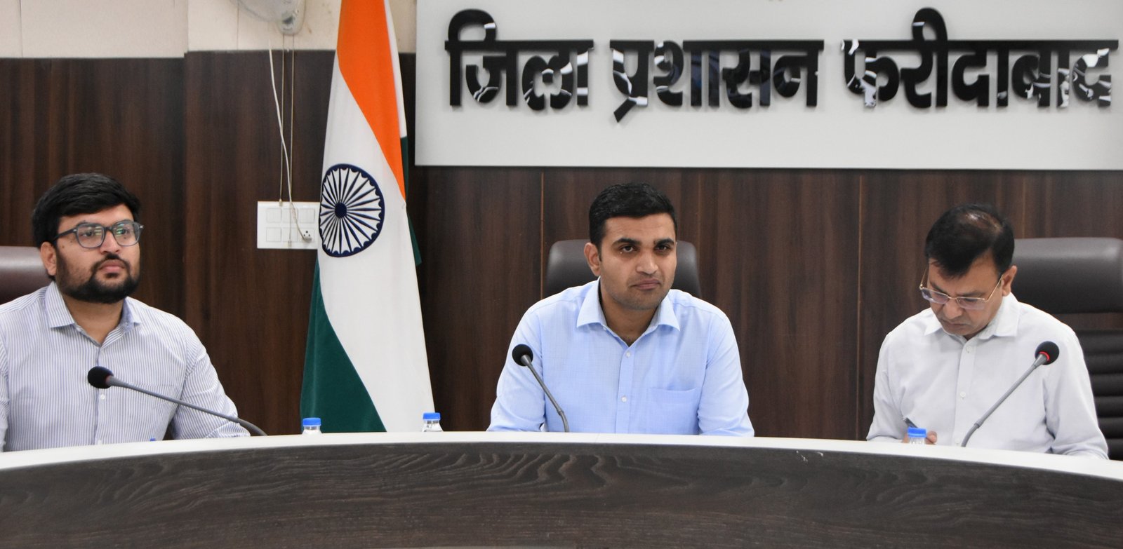 अप्रैल 2025 से पहले की लंबित शिकायतों का समाधान न करने पर संबंधित विभागों को माँगा गया जवाब: डीसी विक्रम सिंह
