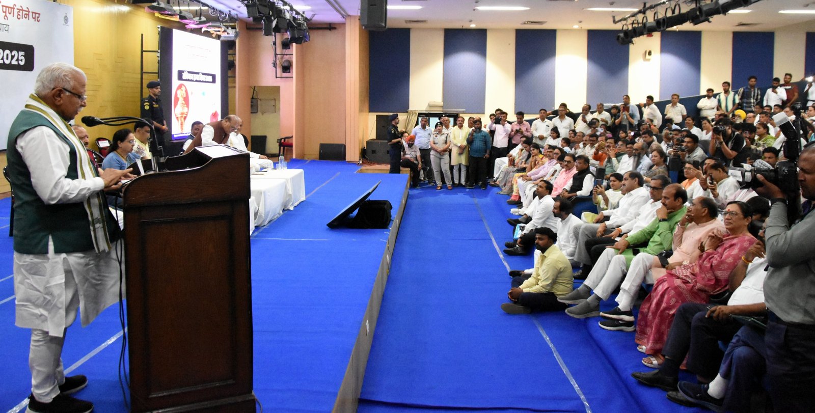 आपातकाल में संविधान कुचला गया, लोकतंत्र जकड़ा गया: मनोहर लाल
