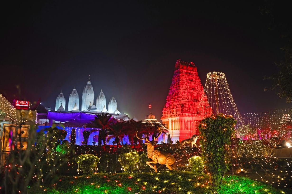 श्री सिद्धदाता आश्रम में नई उमंग के साथ होगा नव वर्ष का स्वागत रंग-बिरंगी रोशनी से नहाया आश्रम परिसर