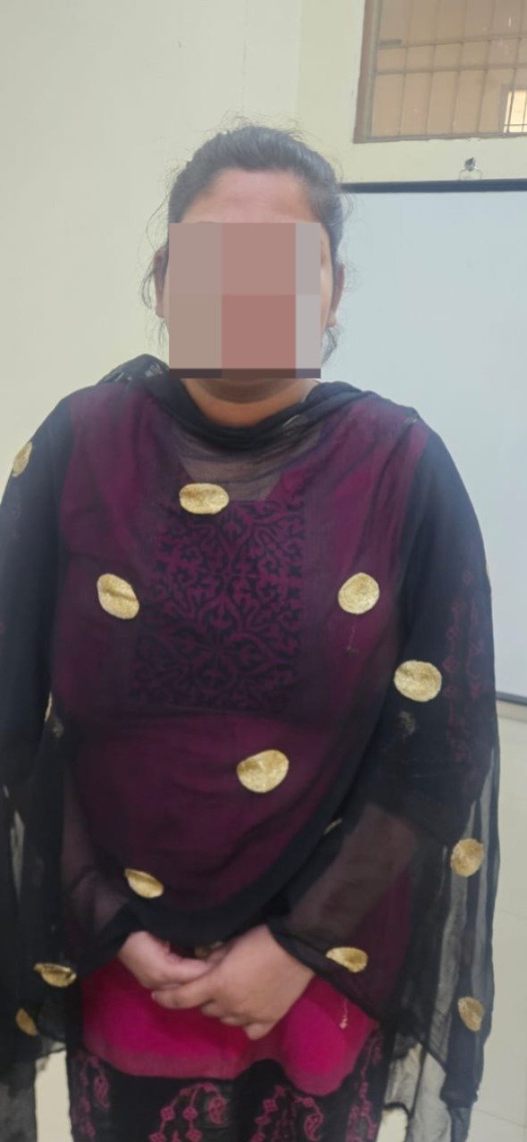 नीट परीक्षा में रैंकिंग सुधार के नाम पर 16,50,000/- रूपये की ठगी, खाताधारक महिला गिरफ्तार