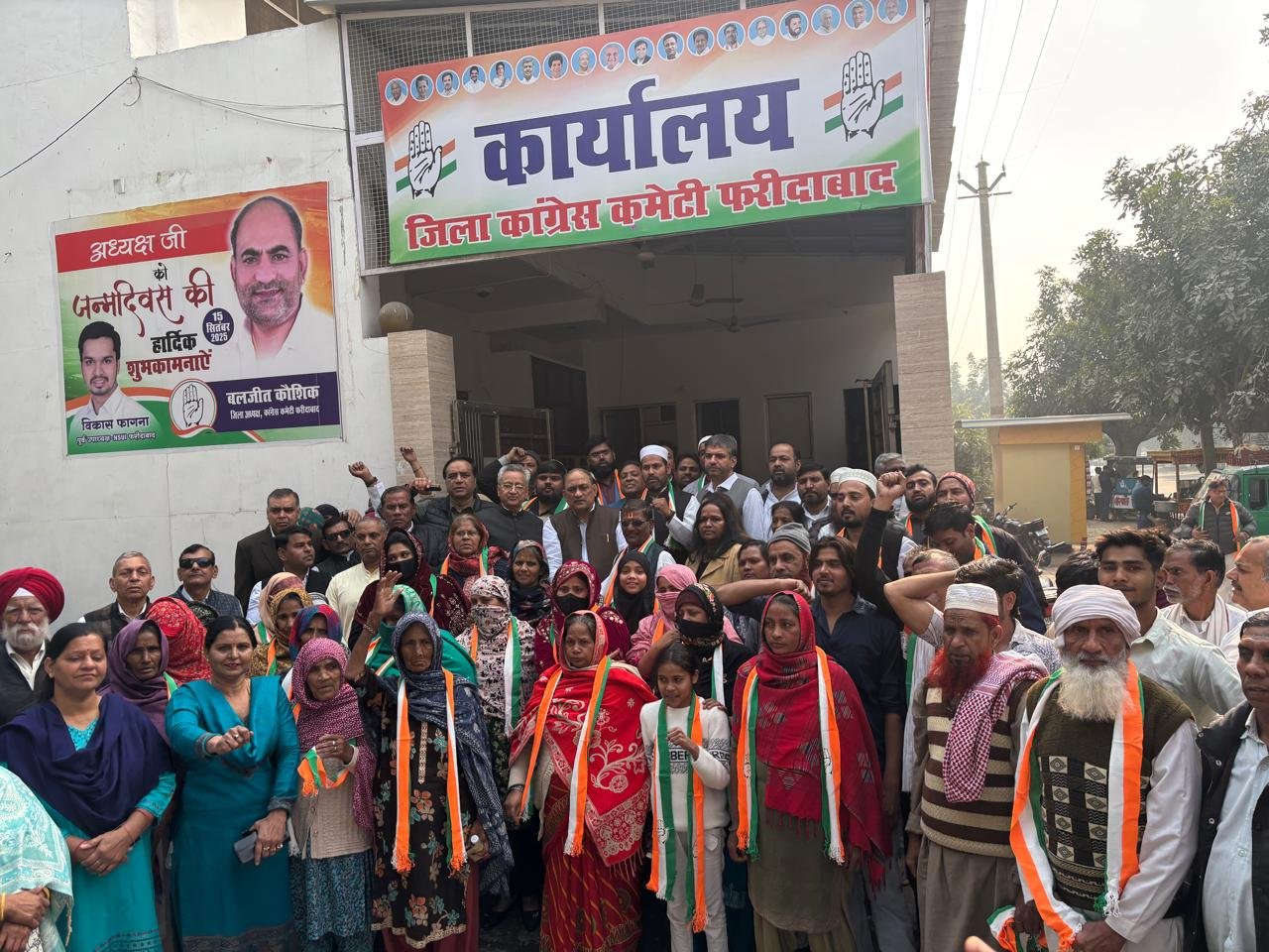 बडख़ल गांव के सैकड़ों लोगों ने कांग्रेस का दामन थामा