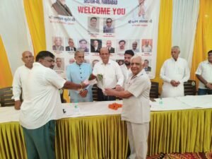 सेक्टर-46 कम्युनिटी सेंटर के सौंदर्यीकरण पर आरडब्ल्यूए ने किया मंत्री व विधायक का स्वागत
