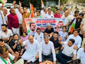राहुल गांधी के खिलाफ  मामला दर्ज होने पर कांग्रेस का जोरदार प्रदर्शन, बीके चौक पर निकाला रोष मार्च