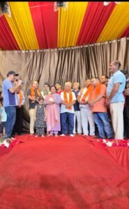 76वें दशहरा महोत्सव का निमंत्रण लेकर कई रामलीला मंचों पर पहुंचे डॉ. राजेश भाटिया व बजरंगबली की सेना
